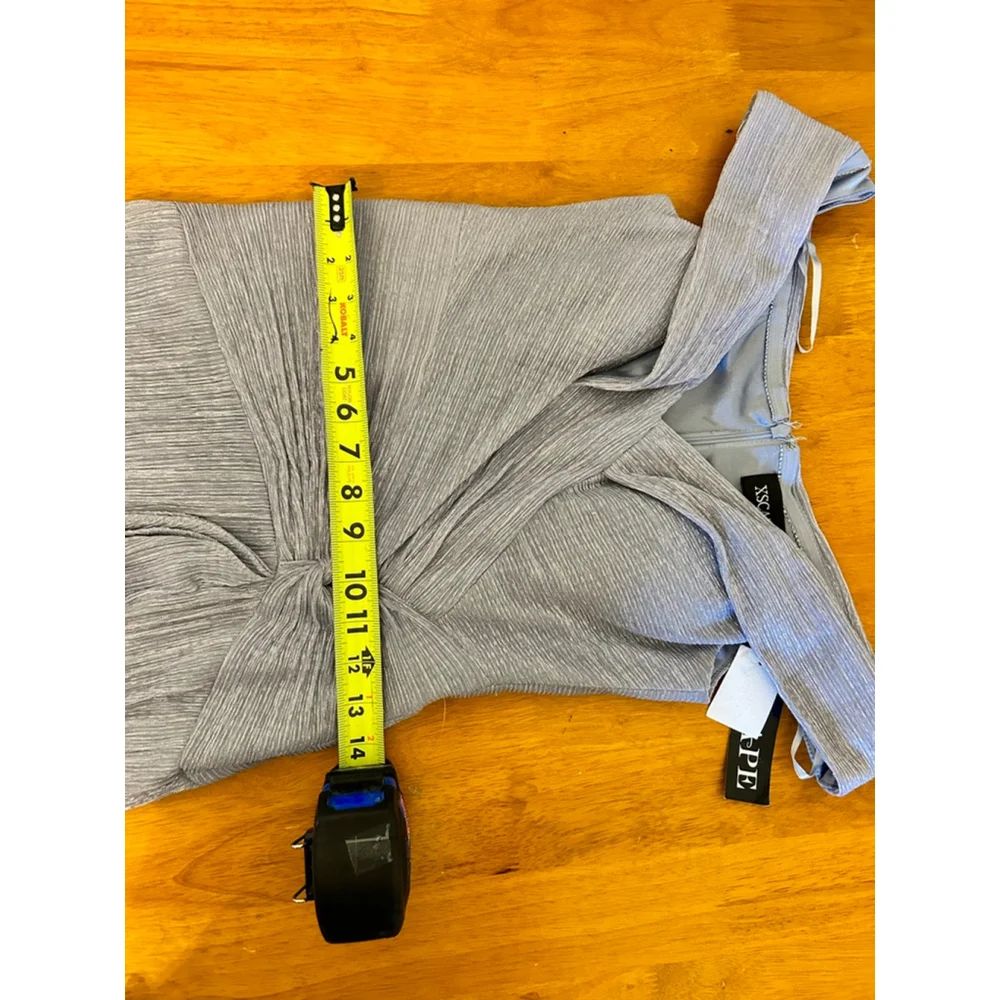 NWT XSCAPE Off-The-Shoulder Metallic Pleated Gown SZ 4 - Picture 7 of 9